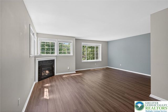 4073 Waterford Drive, Upper Saucon Twp, PA 18034