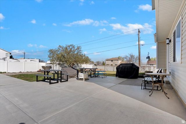 993 N WHITE PINE DR, Tooele, UT 84074