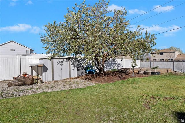 993 N WHITE PINE DR, Tooele, UT 84074