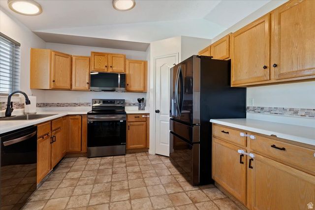 993 N WHITE PINE DR, Tooele, UT 84074