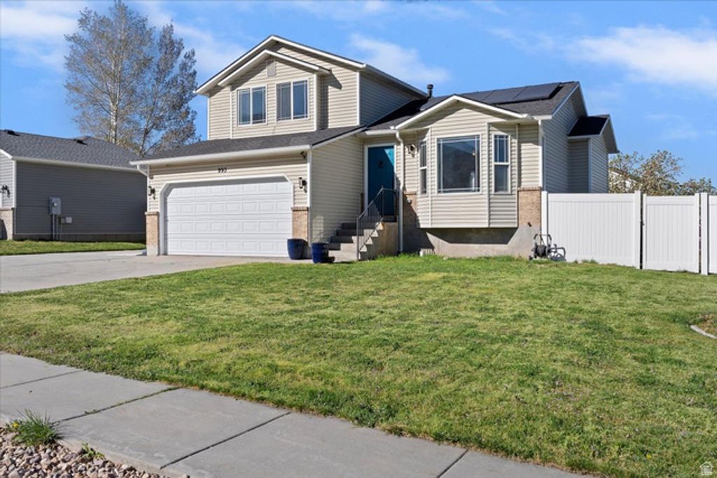993 N WHITE PINE DR, Tooele, UT 84074