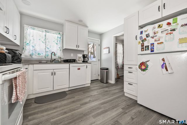 41 Sunnybrook Bend, Waterbury, CT 06708