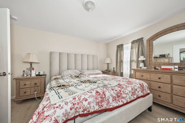 41 Sunnybrook Bend, Waterbury, CT 06708