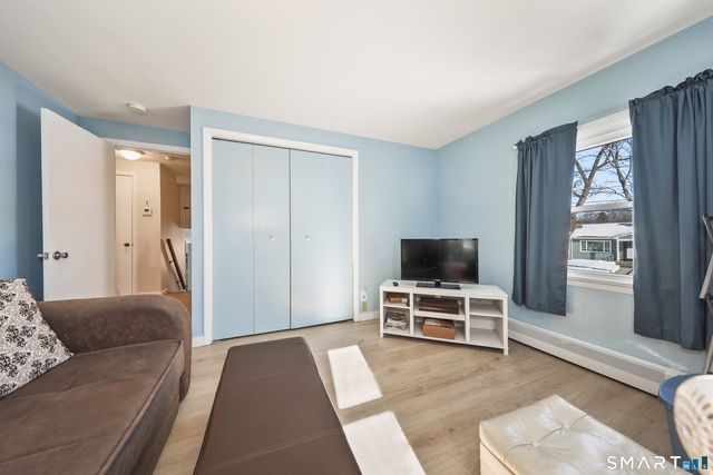 41 Sunnybrook Bend, Waterbury, CT 06708