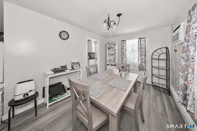 41 Sunnybrook Bend, Waterbury, CT 06708