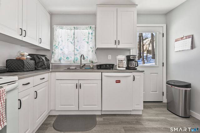 41 Sunnybrook Bend, Waterbury, CT 06708