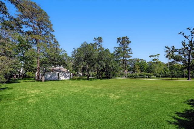 320 Blalock Rd, Piney Point Village, TX 77024