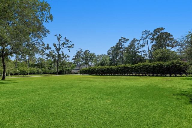 320 Blalock Rd, Piney Point Village, TX 77024