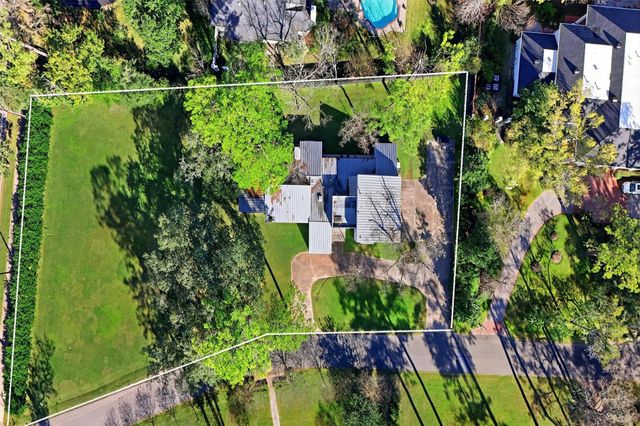 320 Blalock Rd, Piney Point Village, TX 77024