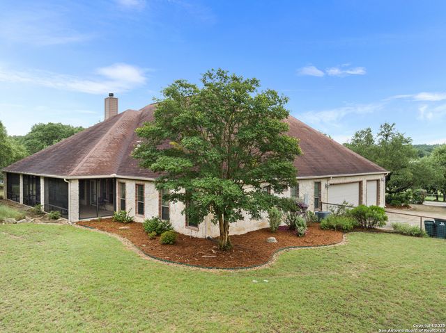 106 Oak Meadow Ln, Boerne, TX 78006