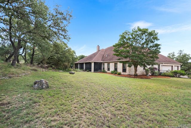 106 Oak Meadow Ln, Boerne, TX 78006