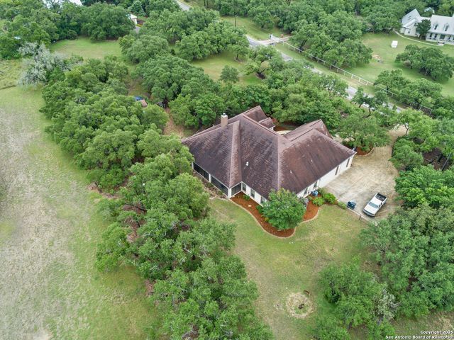 106 Oak Meadow Ln, Boerne, TX 78006
