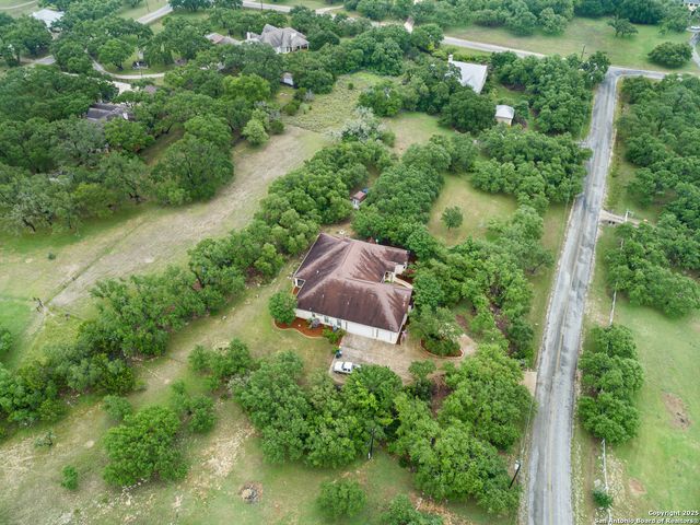 106 Oak Meadow Ln, Boerne, TX 78006