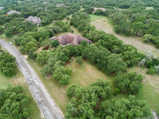 106 Oak Meadow Ln, Boerne, TX 78006