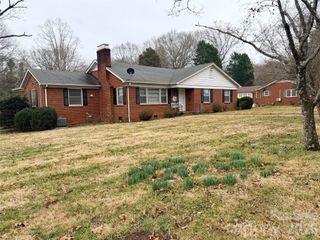 712 2nd Avenue NW, Conover, NC 28613