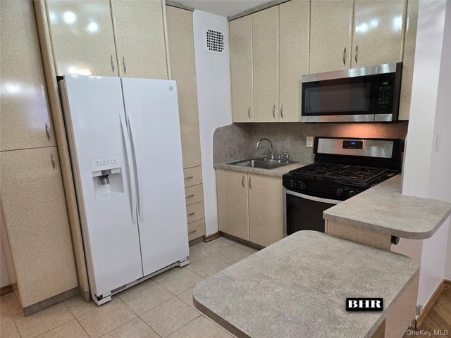 150 W End Avenue 3E, Brooklyn, NY 11235