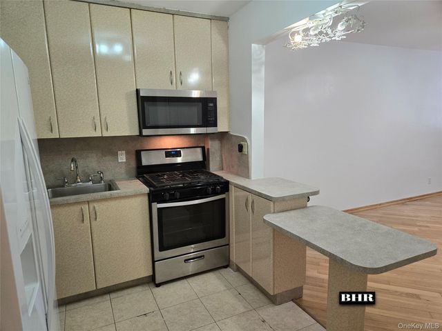 150 W End Avenue 3E, Brooklyn, NY 11235