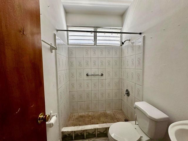 51 DUCAL ST., EXTENSION EL COMANDANTE, Carolina, PR 00982
