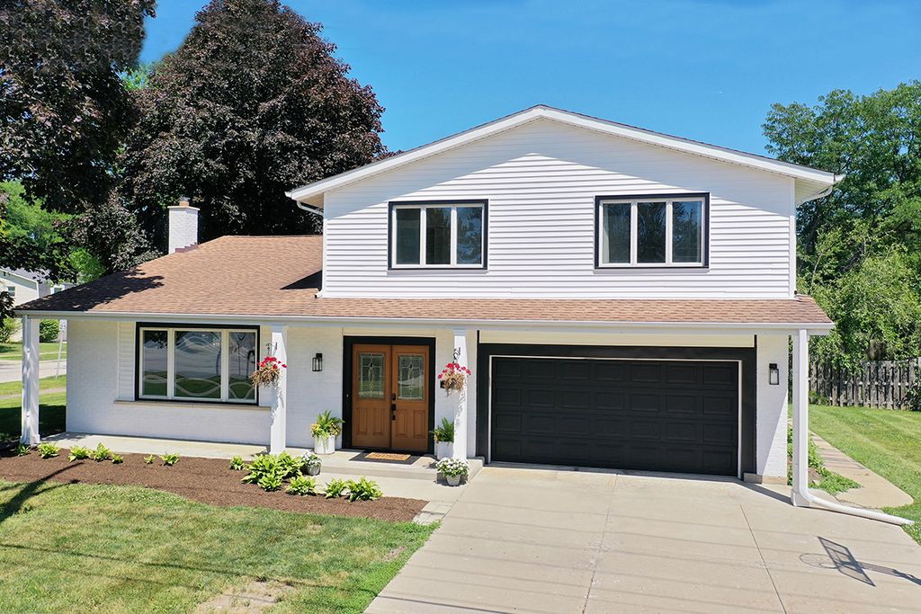 1061 N Smith Street, Palatine, IL 60067 — photo 2