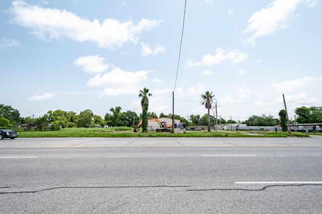 915 Highway 90, Liberty, TX 77575