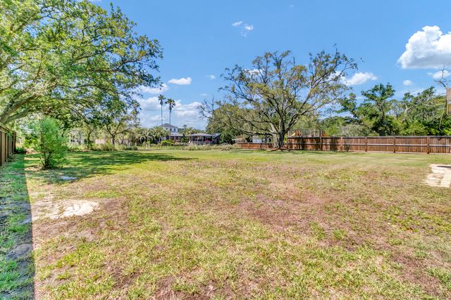 681 Port Circle, Charleston, SC 29412