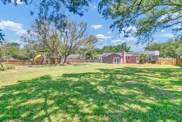 681 Port Circle, Charleston, SC 29412