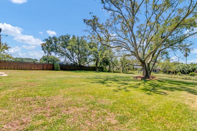 681 Port Circle, Charleston, SC 29412