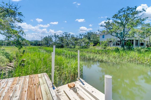 681 Port Circle, Charleston, SC 29412