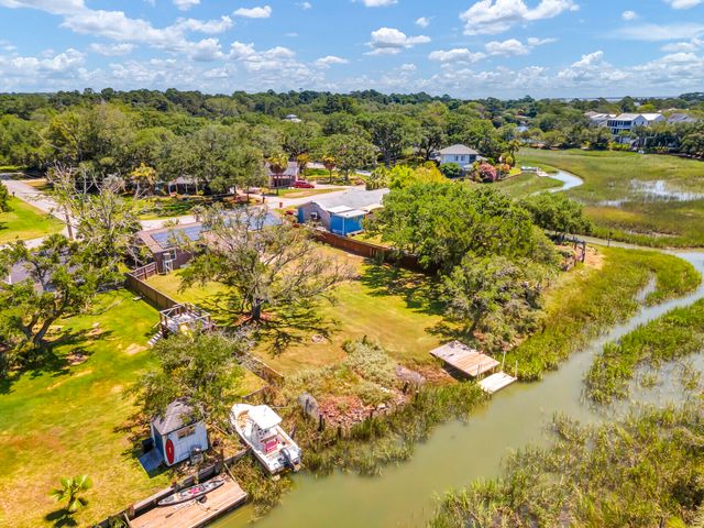 681 Port Circle, Charleston, SC 29412
