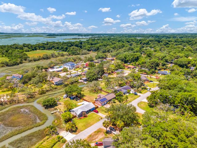681 Port Circle, Charleston, SC 29412