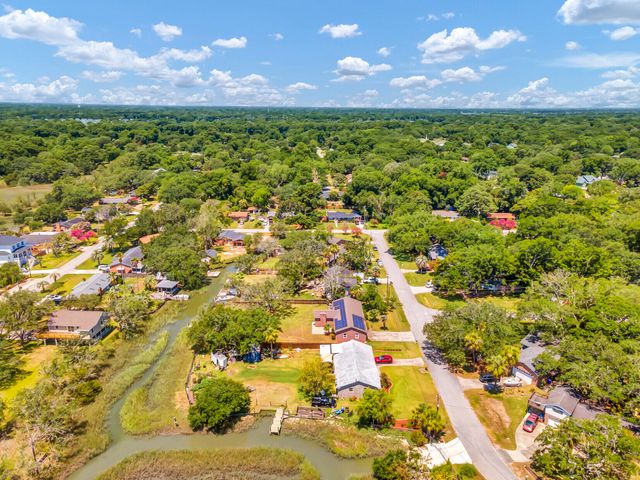 681 Port Circle, Charleston, SC 29412