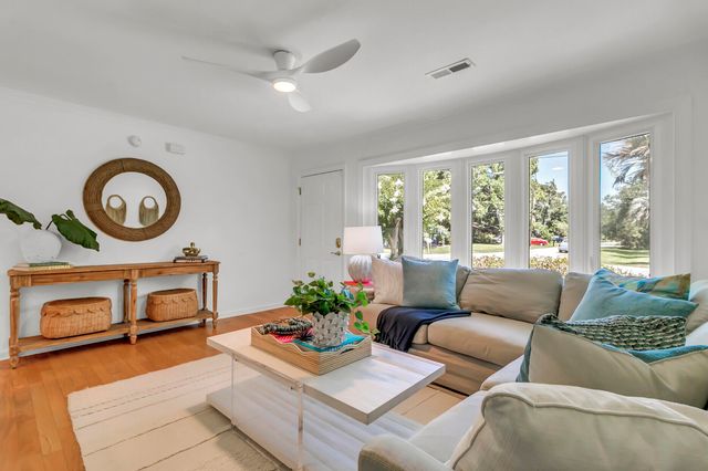 681 Port Circle, Charleston, SC 29412