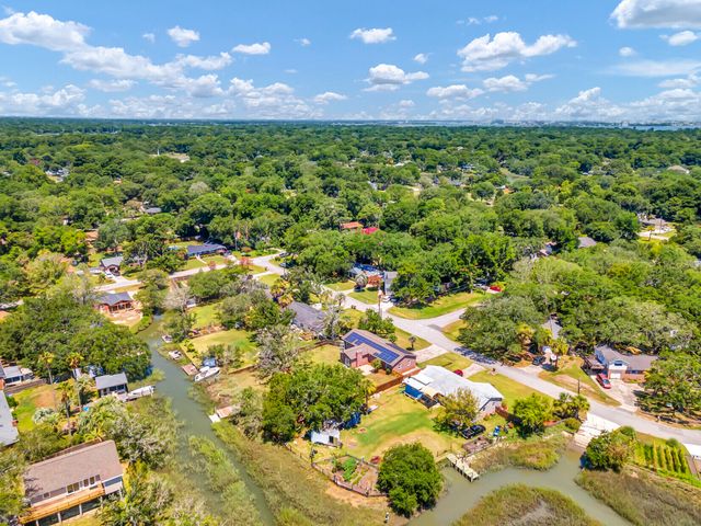 681 Port Circle, Charleston, SC 29412