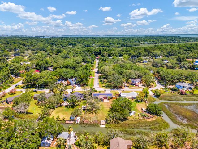 681 Port Circle, Charleston, SC 29412