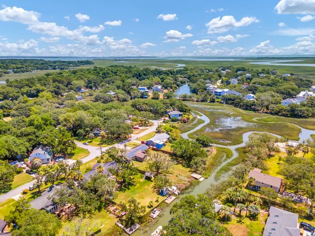 681 Port Circle, Charleston, SC 29412