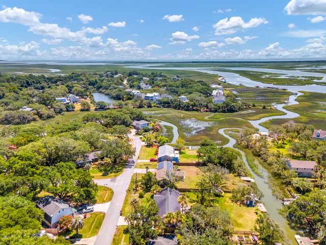 681 Port Circle, Charleston, SC 29412