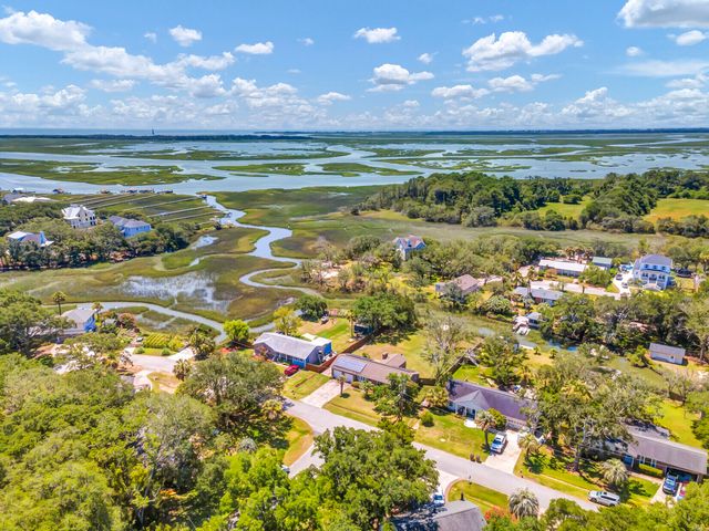 681 Port Circle, Charleston, SC 29412