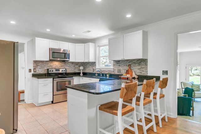 681 Port Circle, Charleston, SC 29412