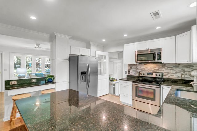681 Port Circle, Charleston, SC 29412