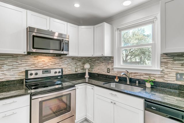 681 Port Circle, Charleston, SC 29412