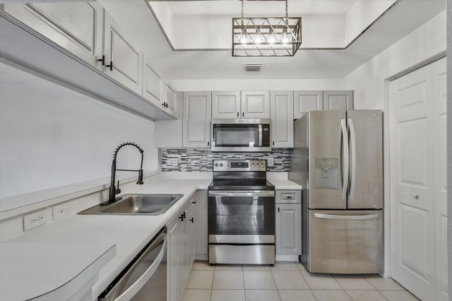 2813 Grande Parkway 304, Palm Beach Gardens, FL 33410