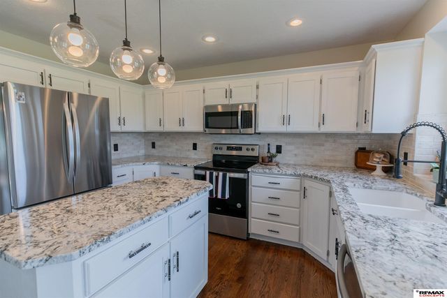 10113 S 176th Street, Omaha, NE 68136