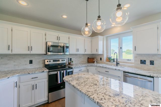 10113 S 176th Street, Omaha, NE 68136