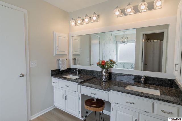 10113 S 176th Street, Omaha, NE 68136
