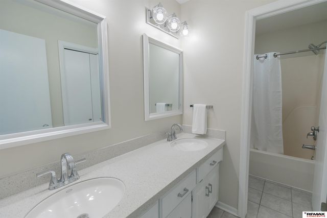 10113 S 176th Street, Omaha, NE 68136