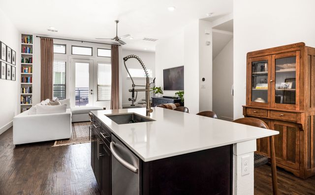 4222 Roseland Avenue 102, Dallas, TX 75204