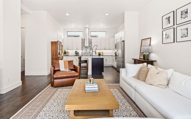 4222 Roseland Avenue 102, Dallas, TX 75204