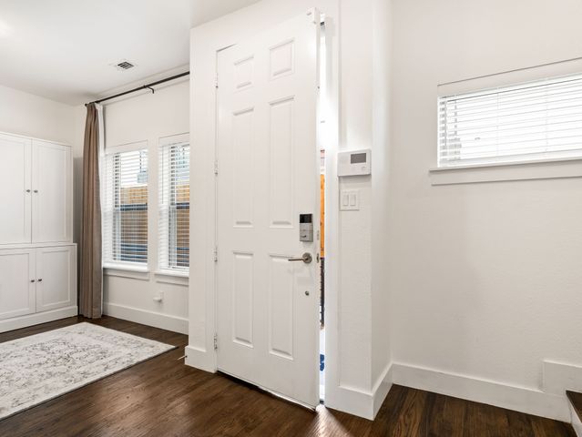 4222 Roseland Avenue 102, Dallas, TX 75204