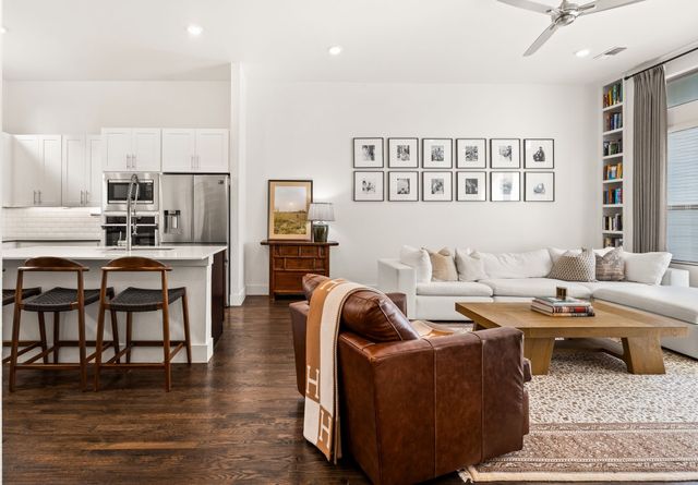 4222 Roseland Avenue 102, Dallas, TX 75204