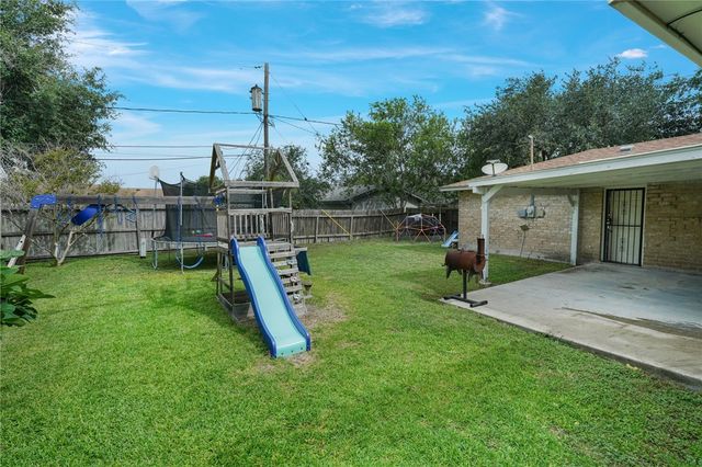 6205 Londonderry Dr, Corpus Christi, TX 78415